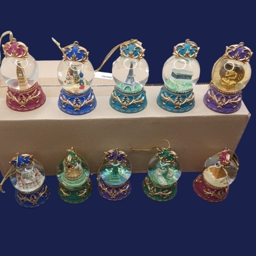 Lot of 10 snowglobes ornaments